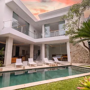  Villa Kusamakura Indonesia