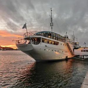 *** Botel Maelardrottningen Yacht Sweden